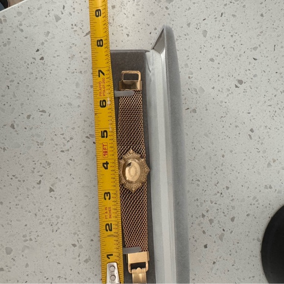 Vintage Goldtone mesh bracelet with locket - Picture 4 of 4